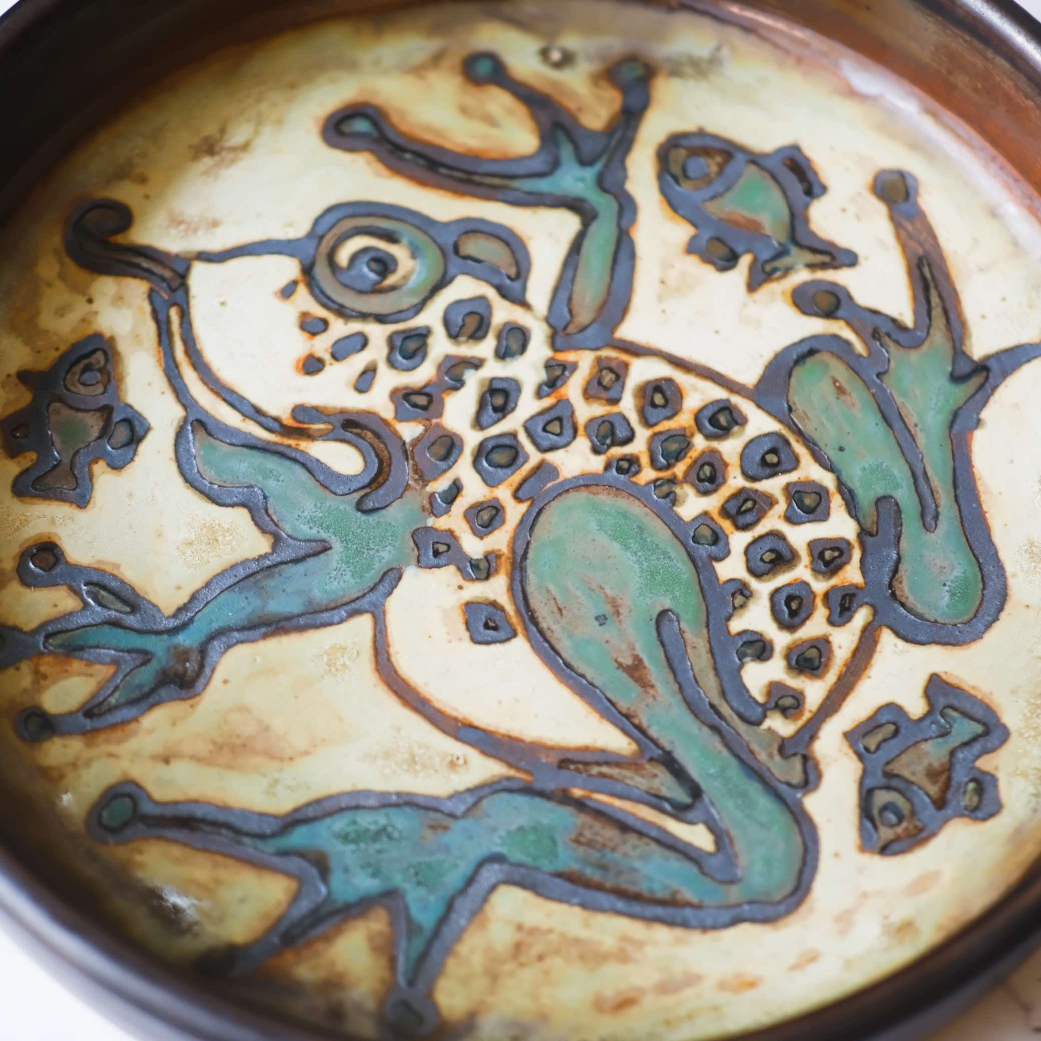 Ceramic Etched Frog Plate