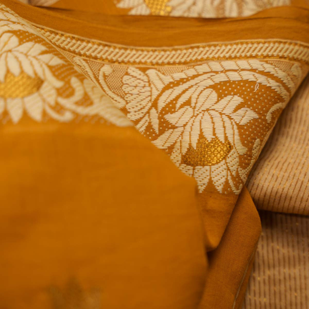 Kamal Lata Saree- কমললতা পাড়ের শাড়ি