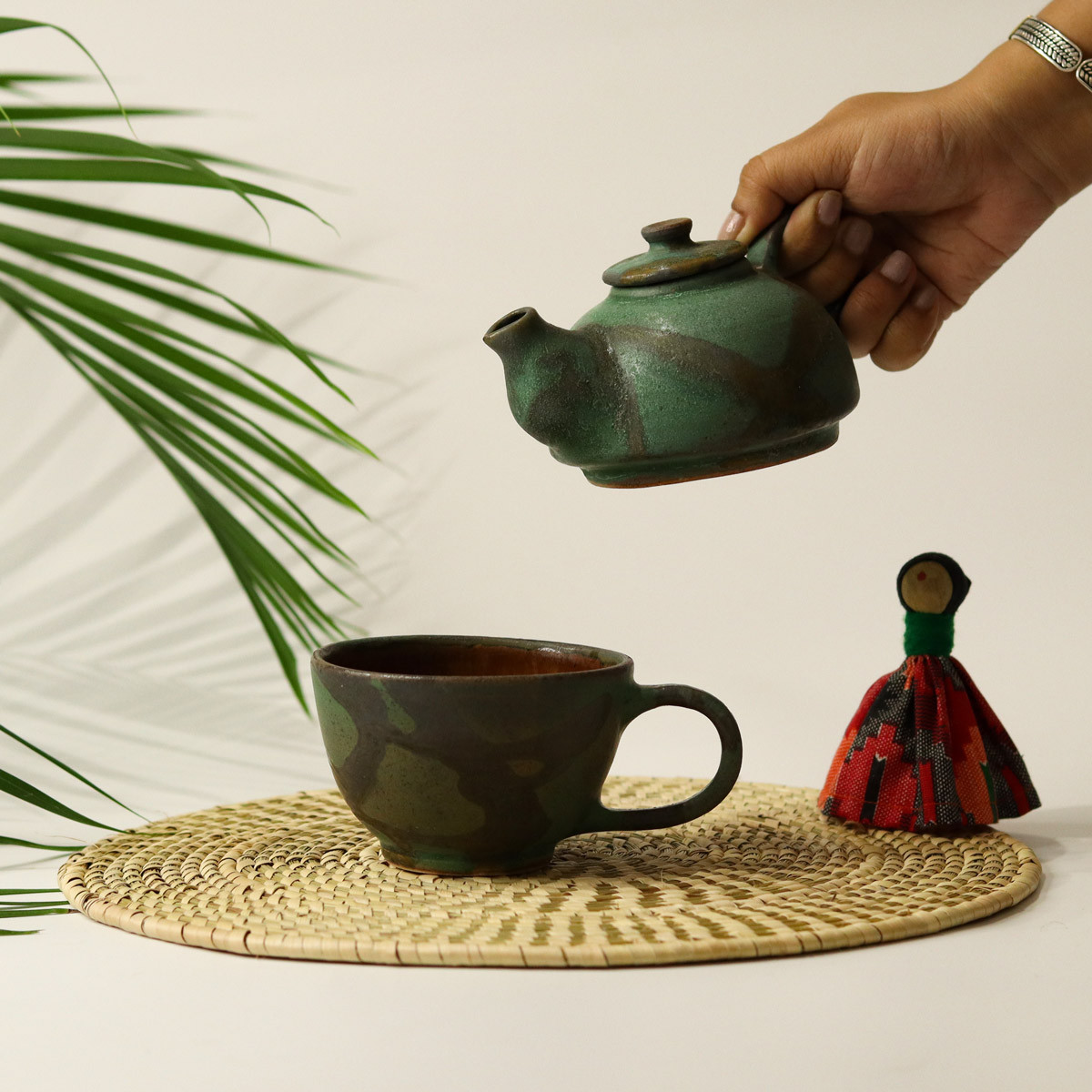 Single Teapot with Cup (Matt Green)